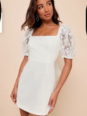New Lulus Charming Potential white organza backless puff sleeve mini dress. Med